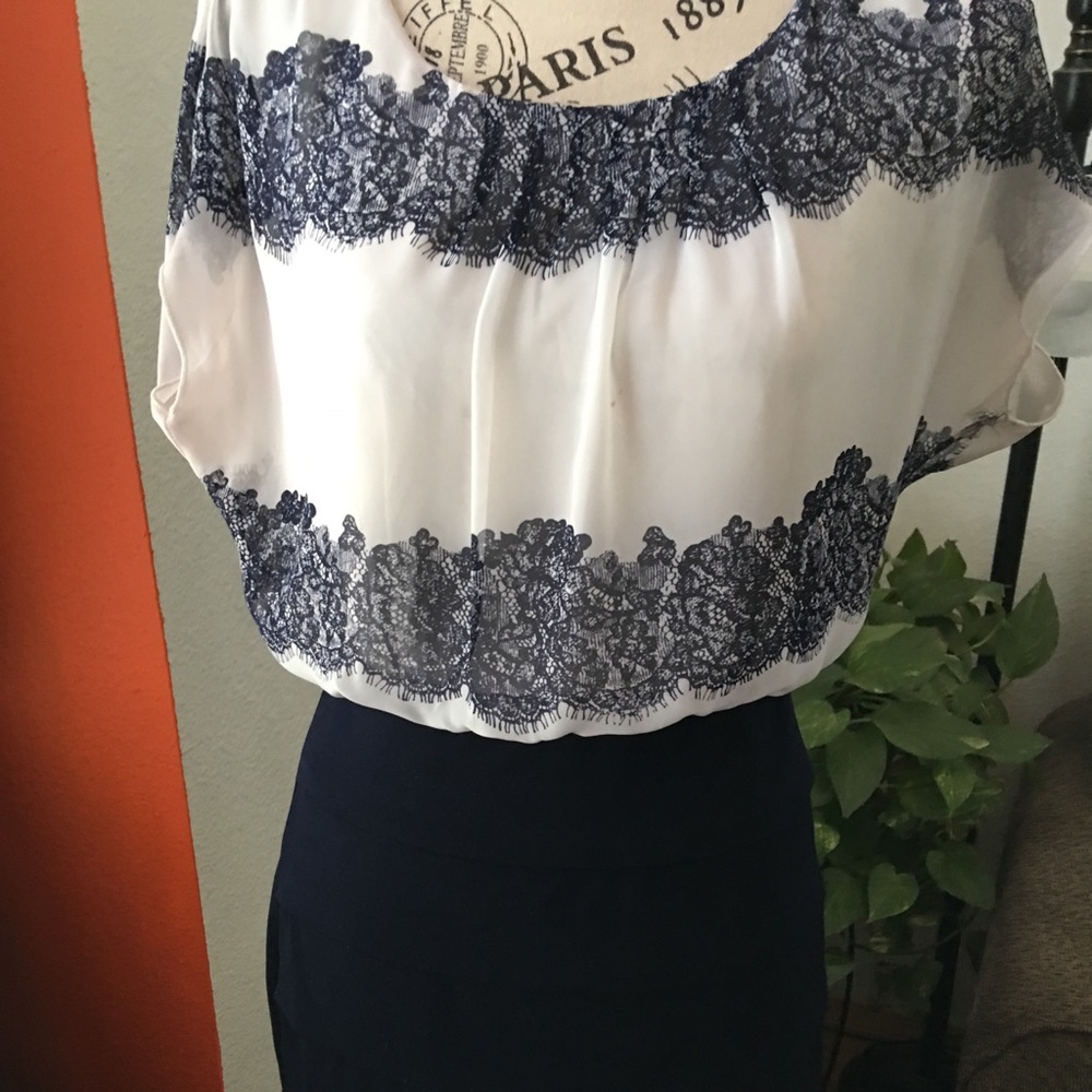 Medium/Dress - Picture 2 of 5